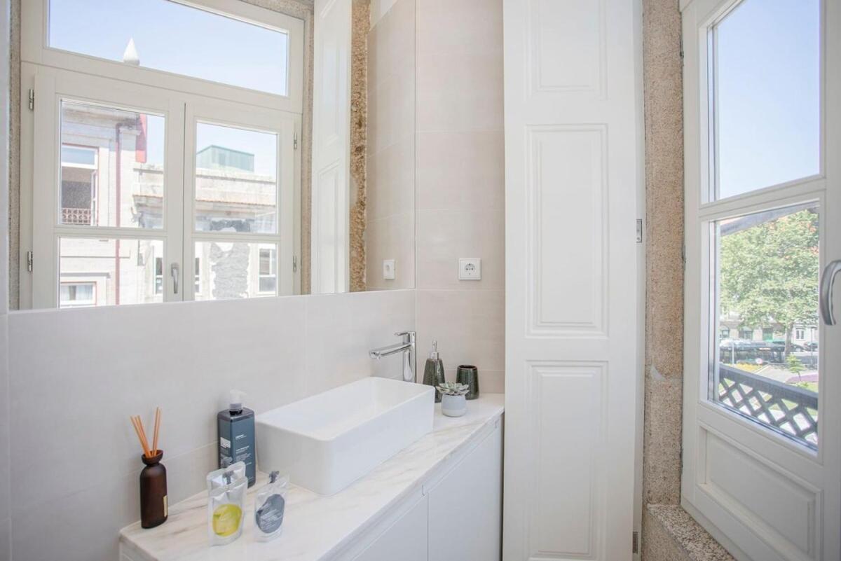 Liiiving In Porto - Aliados Stone Apartment 외부 사진